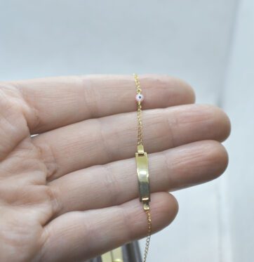 Χρυσή παιδική ταυτότητα με ροζ ματάκι.