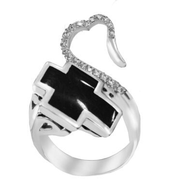 Ασημένιο μεγάλο δαχτυλίδι με σταυρό με μαύρο σμάλτο και καρδιά με πέτρες.