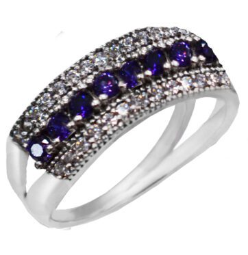 Ασημένιο δαχτυλίδι με μπλε-μωβ και λευκές πέτρες.