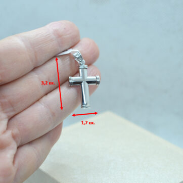 Λευκόχρυσος βαπτιστικός σταυρός σε λιτό ανάγλυφο design μαζί με αλυσίδα.